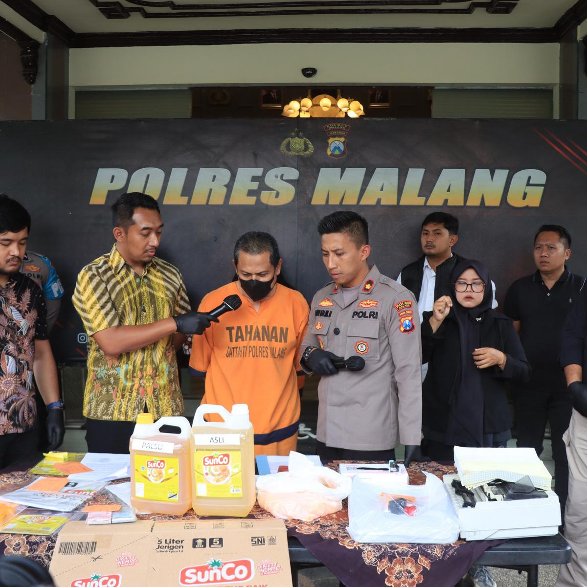 Pasutri di Malang Palsukan Minyak Goreng Merek Sunco