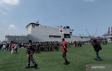 KRI Rumah Sakit TNI AL Dikerahkan ke Sumatera, Bawa Bantuan Medis dan Logistik Respons Bencana