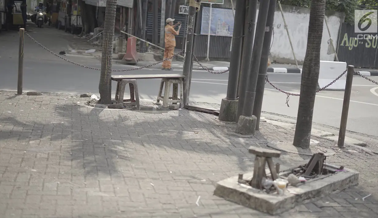 Suasana ruas jalan di kawasan Kemang, Jakarta, Minggu (12/5/2019). Rencana pembangunan fisik penataan ruang jalan atau pedestrian kawasan Kemang akan dimulai pada akhir Mei 2019 dengan tujuan menjadikan kawasan tersebut sebagai objek wisata. (Liputan6.com/Immanuel Antonius)