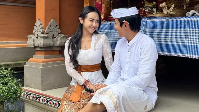 Potret Ayu Puspa yang Senyumnya Curi Perhatian