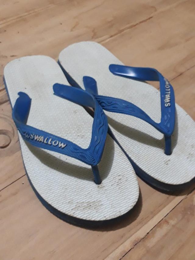 Ilustrasi – sepasang sandal jepit. (Foto: Liputan6.com/Muhamad Ridlo)