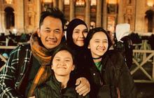 Potret Hanung Bramantyo Boyong Keluarga Liburan ke Italia, Kunjungi Colosseum Hingga Salat Jumat di Kota Katolik Roma