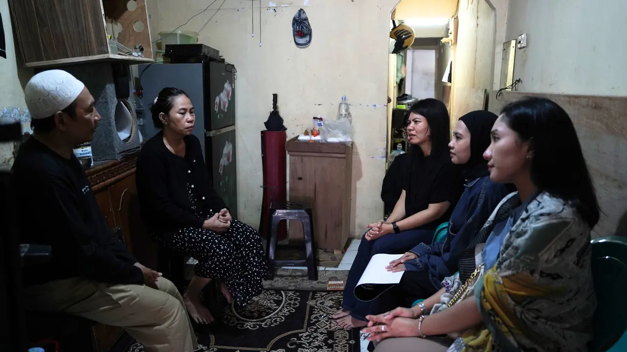 Keluarga almarhum Affan Kurniawan mendapatkan bantuan senilai kebutuhan sandang selama satu tahun penuh.