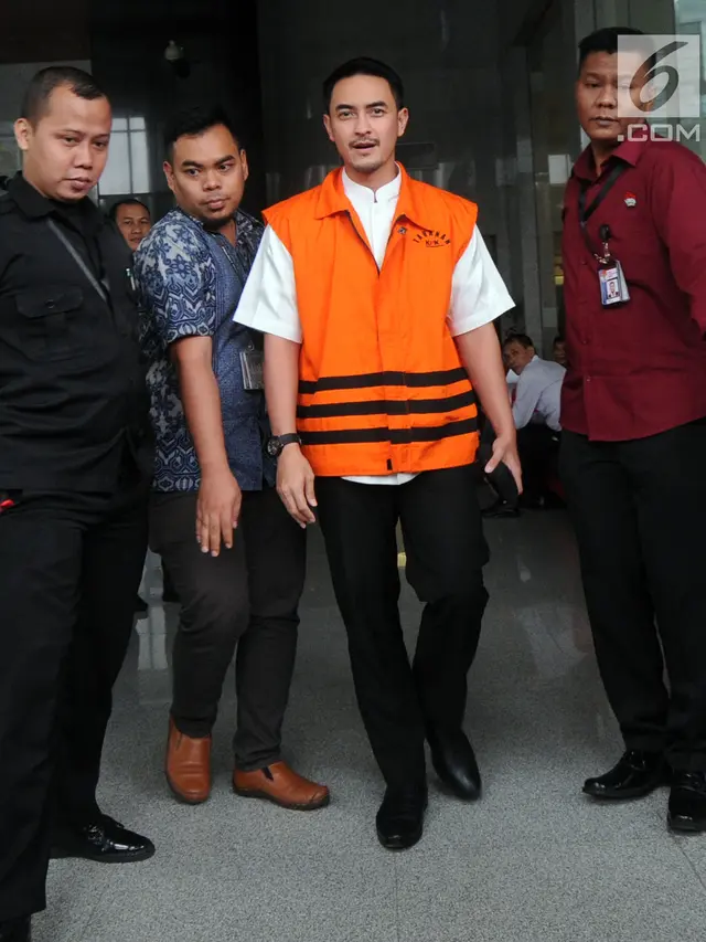 Zumi Zola Diperiksa Perdana Sejak Ditahan KPK