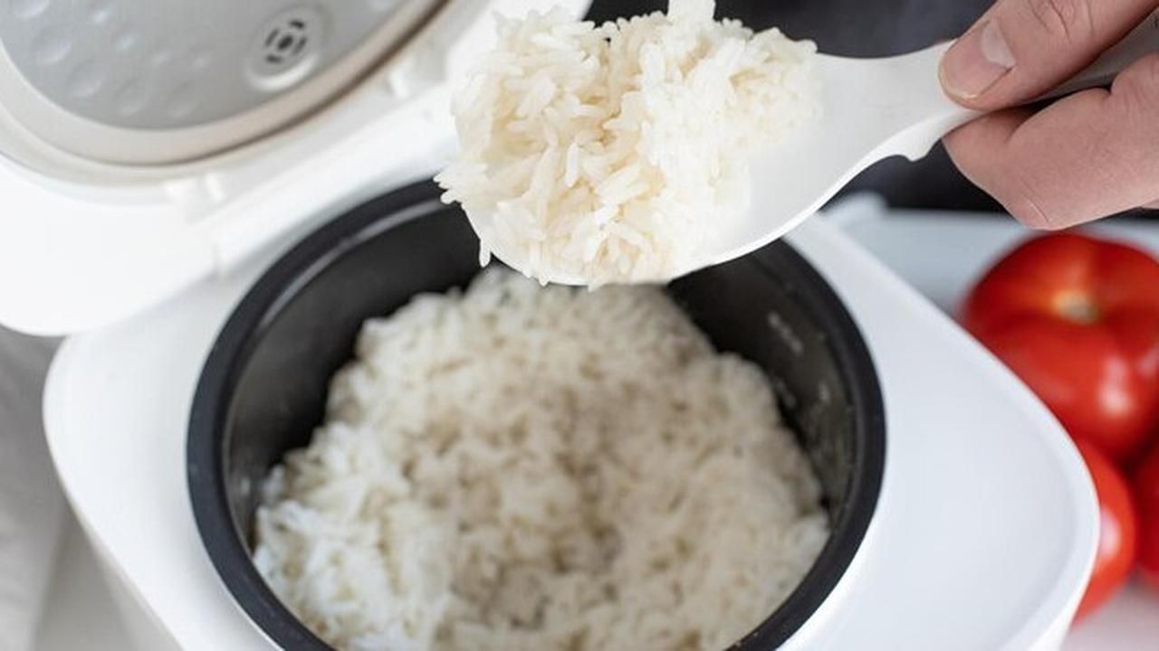 Tips Simpel Menyimpan Nasi Tanpa Risiko Berkerak di Rice Cooker