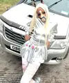 DJ HorsegiirL tampil mengejutkan dengan penampilannya. Ia berhasil mengubah dirinya menjadi seeokor kuda dengan gaya fashion yang fantastis. [Foto: Instagram/ horsegiirl420]