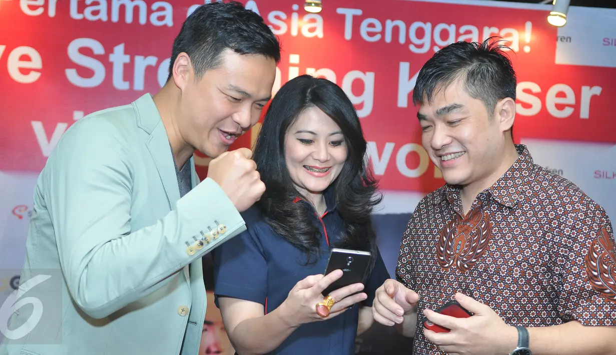 Sean Tham, Revie Sylviana dan Yudis Tjoe saat peluncuran online streaming iShow konser Aliando Syarief, Jakarta, Selasa (22/12/2015). (Liputan6.com/Gempur M Surya)
