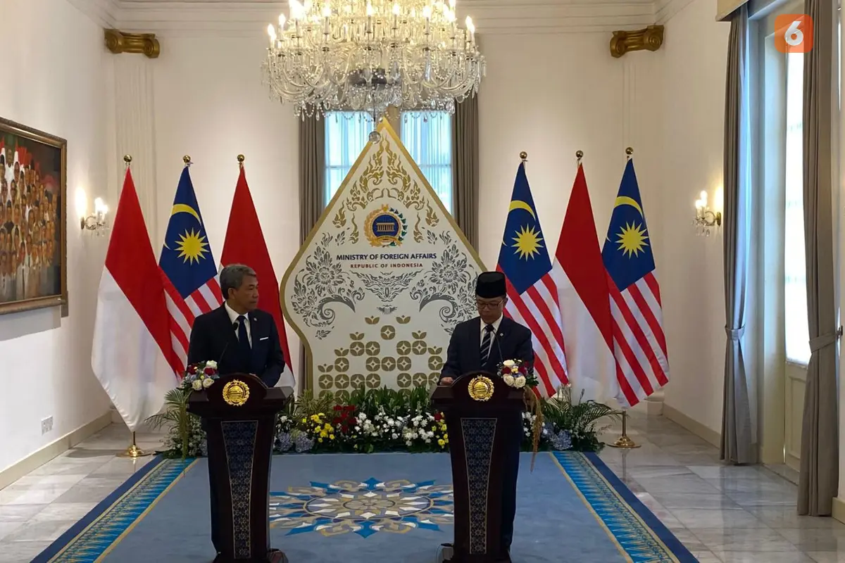 Menteri Luar Negeri RI Sugiono dan Menteri Luar Negeri Malaysia Datuk Seri Mohamad Hasan pada Kamis (4/6/2026) di Jakarta, sepakat mempercepat penyelesaian berbagai isu perbatasan darat dan maritim. (Dok. Liputan6.com/Teddy Tri Setio Berty)