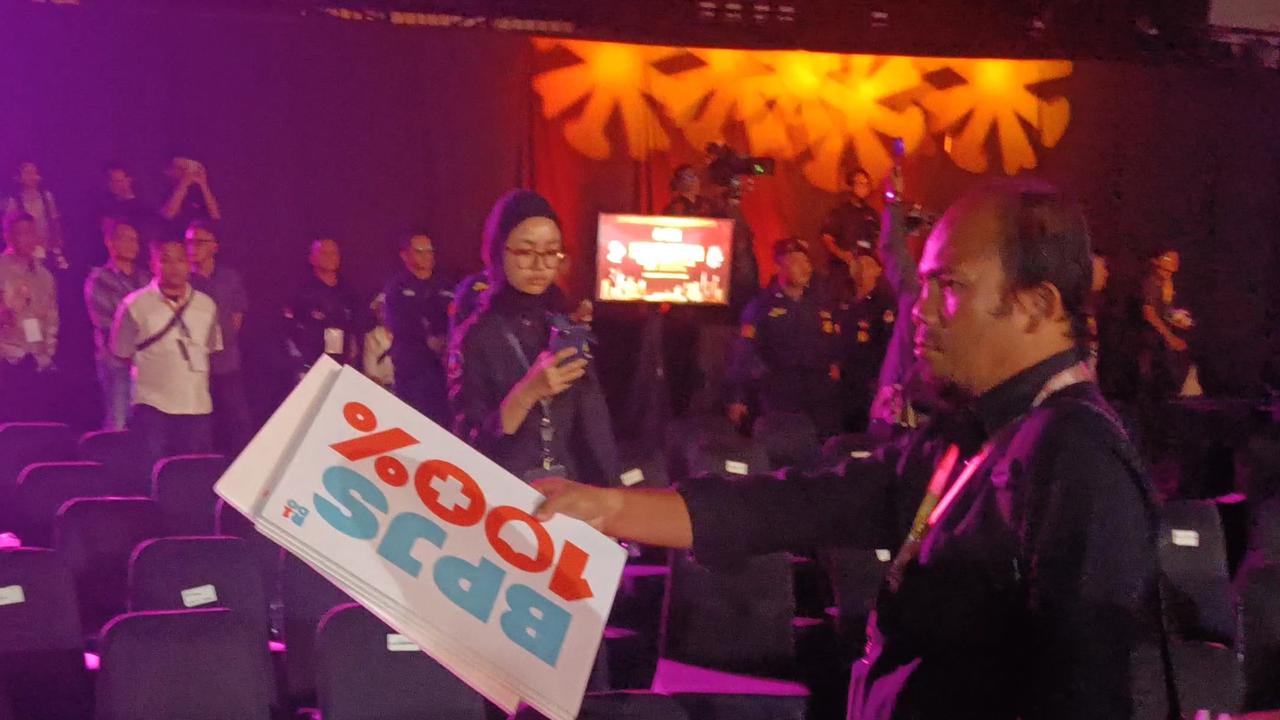 Pendukung RK-Suswono Bersitegang dengan Pendukung Pramono-Anung Saat Debat Pilkada DKI Jakarta