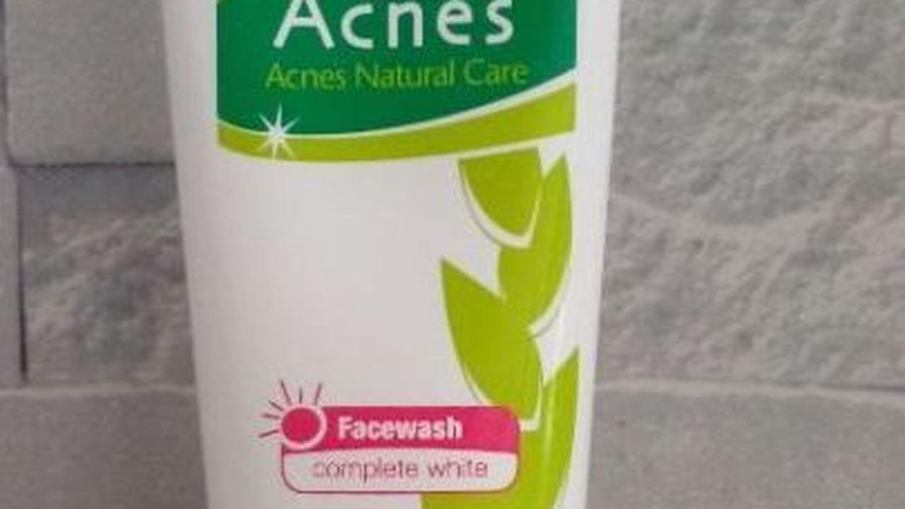 <b>Acnes Natural Care Facial Wash</b>