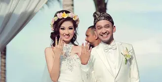 Empat tahun sudah pernikahan Ruben Onsu dan Sarwendah pada Oktober mendatang. Suka duka dilalui bersama oleh pasangan yang telah dikaruniai seorang putrid bernama, Thalia Putri Onsu. (Instagram)