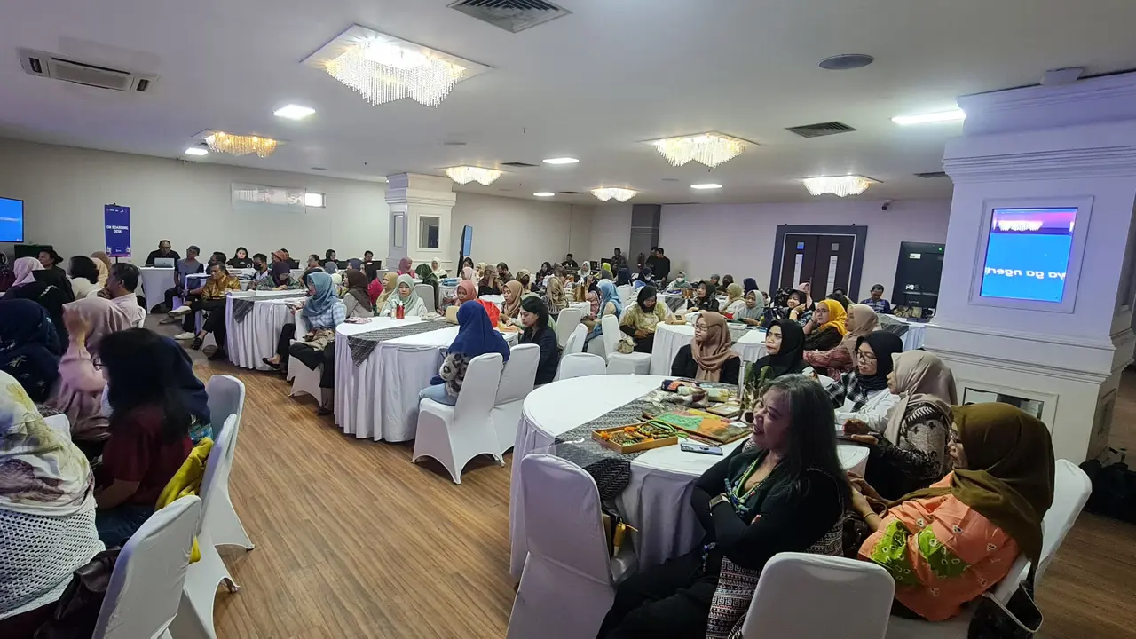 Dinas Koperasi, UKM, dan Perdagangan (Dinkopdag) Surabaya bareng Lazada Indonesia (Lazada) bersama dan didukung oleh Kementerian UMKM menyelenggarakan pelatihan.