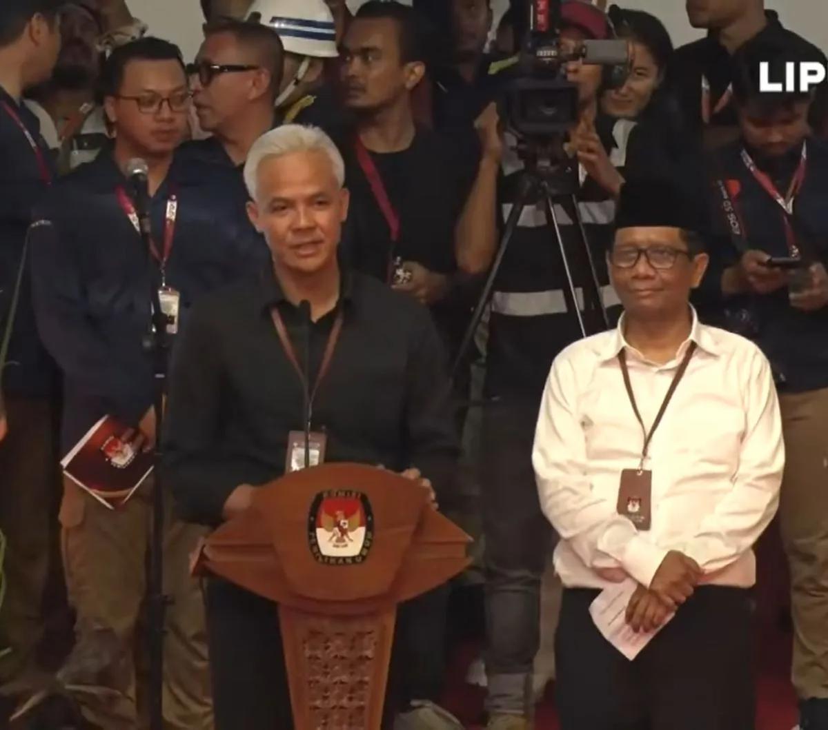 Namun, dia meminta seluruh pihak untuk tenang menghadapi segala drama. Sebab, demokrasi terkadang berjalan mulus namun tak kala berliku-liku.&nbsp;