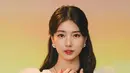 Bae Suzy berkolaborasi dengan Disney untuk nyanyikan soundtrack film Snow White, Waiting on A Wish. [@skuukzky]