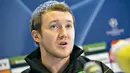Winger Celtic Glasgow Aiden McGeady di sesi konferensi pers di Aalborg, Denmark, 24 November 2008, jelang laga Liga Champions melawan Aalborg. AFP PHOTO SCANPIX DENMARK - Henning Bagger 
