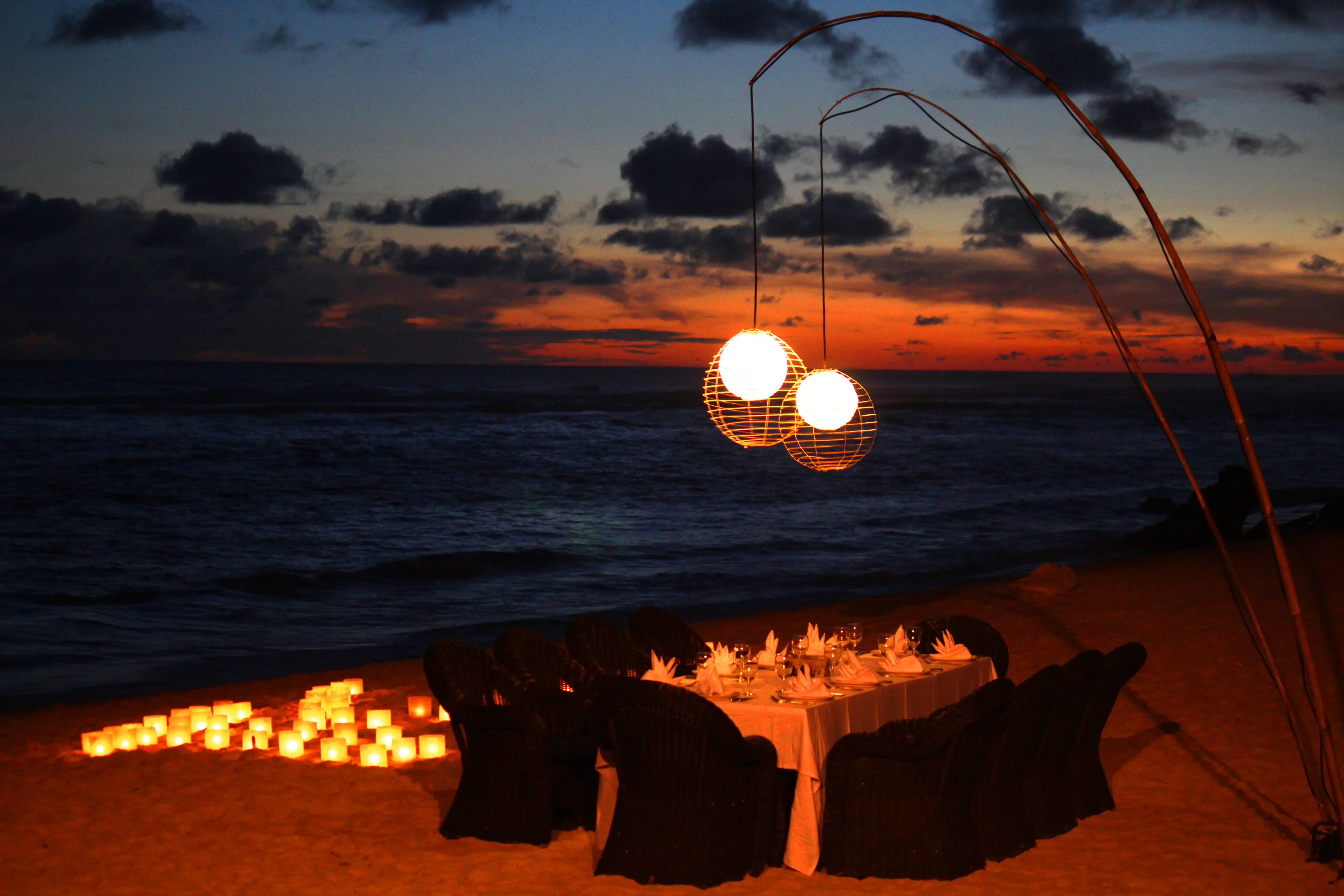 Pemandangan matahari terbenam di Karma Beach. Foto: Ahmad Ibo/ Liputan6.com. 