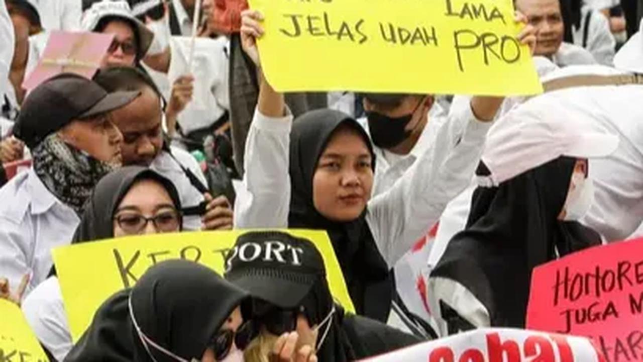 "Dalam salah satu pasalnya, kalau itu emang disepakati kita akan beri tenggat waktu sampai Desember 2024, setahun ya," ujar Syamsurizal di Kompleks DPR RI, Jakarta, Senin (28/8).