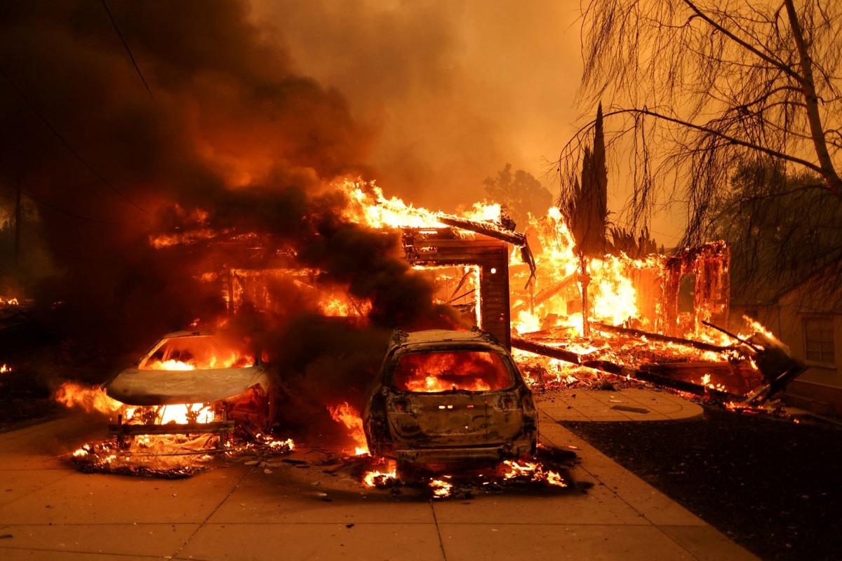 Los Angeles luluh lantak bak medan perang akibat kebakaran dahsyat