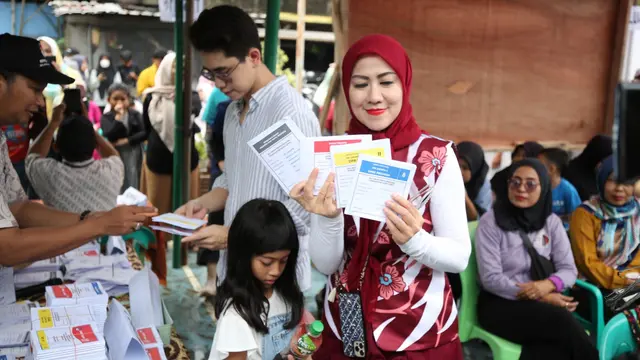 6 Gaya Cetar bak Sosialita Venna Melinda saat Nyoblos ke TPS Bersama Athalla Naufal