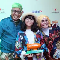 Bukan perkara mudah mempertahankan rumah tangga. Setidaknya, sudah 14 tahun rumah tangga Uya Kuya dan Astrid membina rumah tangga. Keharmonisan keluarga dengan dua orang anak itu hingga dinobatkan sebagai Keluarga Artis Favorit. (Nurwahyunan/Bintang.com)