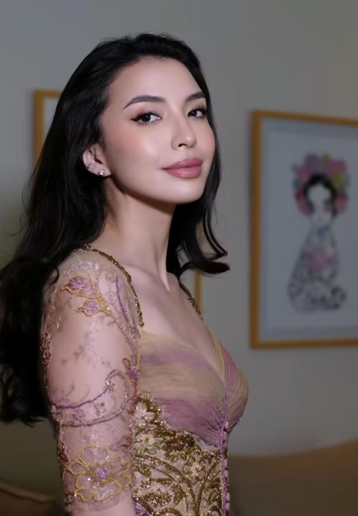 Lama Tak Tersorot, Manohara Odelia Kembali Mencuri Perhatian dengan Pesona Elegannya
