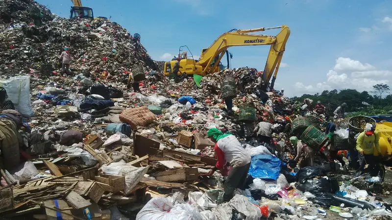 Tumpukan Sampah di TPST Bantar Gebang