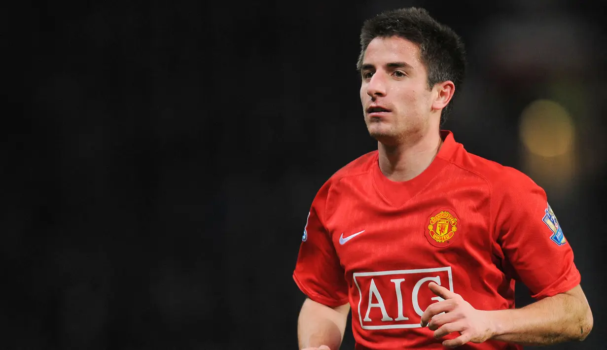 Zoran Tosic direkrut Manchester United dari klub Serbia, FK Partizan Belgrade, pada Januari 2009. Namun sayang pemain yang menggunakan nomor 14 ini gagal bersaing di skuad utama Manchester United dan akhirnya hengkang ke CSKA Moscow.  (AFP/Andrew Yates)