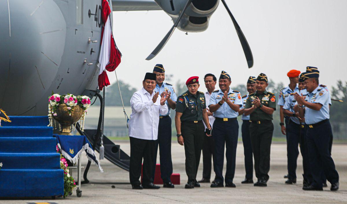 “Kedatangan alutsista ini merupakan salah satu wujud nyata upaya Menteri Pertahanan Prabowo Subianto dalam melaksanakan instruksi Presiden Joko Widodo agar TNI diperkuat dengan pembangunan kekuatan pertahanan dan pemenuhan alutsista modern baik matra da