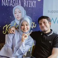 Presenter dan pemeran Natasha Rizky mengaku sudah biasa saat menjalani sahur sendirian. Selama bertahun-tahun, sang suami sering mengambil program sahur. (Instagram/natasharizkynew)
