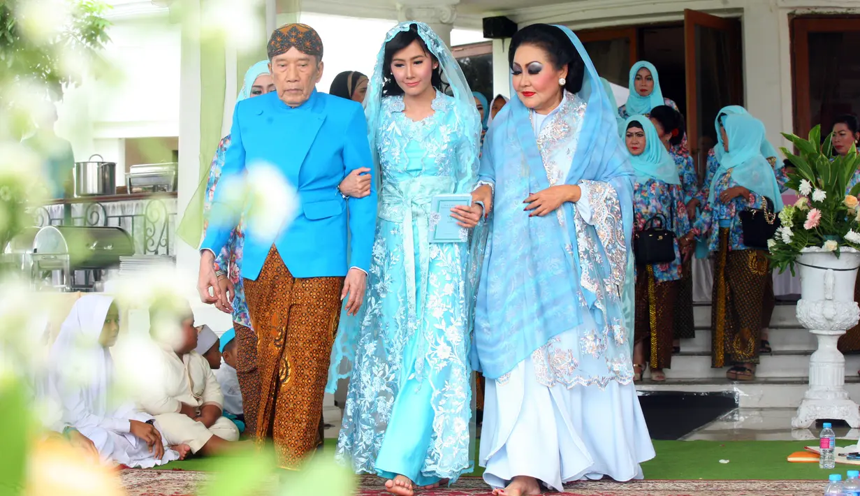 Pada hari ini, keluarga Rasti menggelar acara pengajian dan siraman. Acara berlangsung di The Lodge-Jagorawi Golf Club, kawasan Bogor, Jawa Barat pada Jumat, 18 Januari 2018. (Nurwahyunan/Bintang.com).