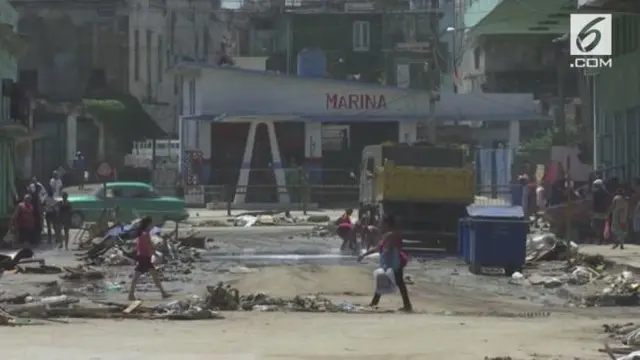 Selama dua hari, badai Irma menerpa pantai utara Kuba.