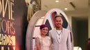 Nirina Zubir dan Ernest saat hadir dalam acara Indonesian Movie Actors Awards 2017. Meski sudah tidak muda lagi, Nirina juga ingin terus mempertahankan penampilan barunya. (Nurwahyunan/Bintang.com)