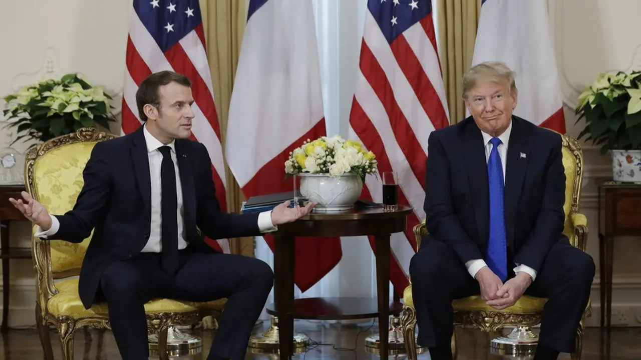 Presiden Donald Trump dan Emmanuel Macron di NATO Summit 2019.