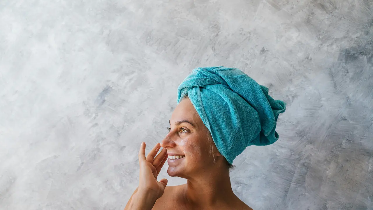 Menjaga Kulit Tetap Nyaman dengan Menyesuaikan Skincare Routine di Cuaca Panas