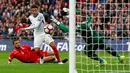 Pemain Inggris, Jesse Lingard, melakukan tendangan ke arah gawang Malta pada laga Grup F kualifikasi Piala Dunia 2018 zona Eropa di Stadion Wembley, London, Sabtu (8/10/2016). (AFP/Ian Kington)