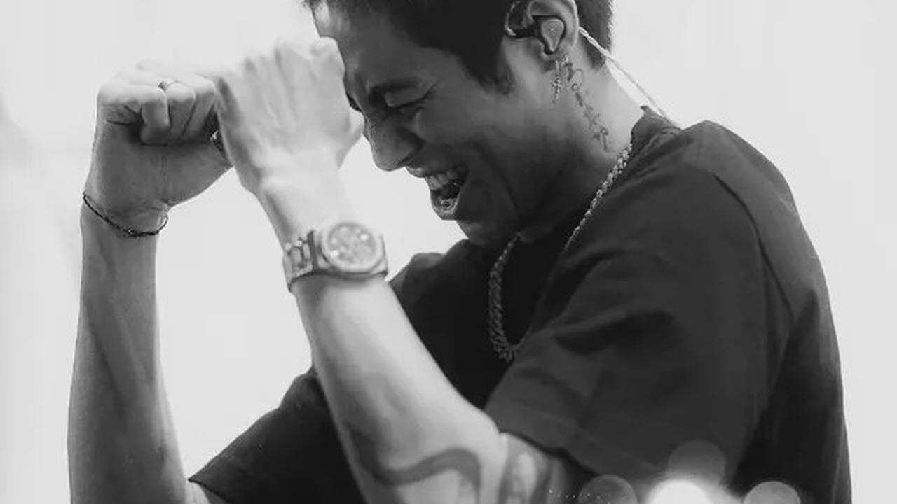 Gaya Rambut DJ Panda dengan Potongan Man Bun Undercut yang Jadi Ciri Khas
