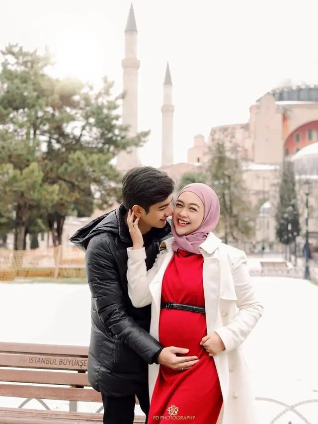 Ria Ricis tengah hamil anak pertama dari pernikahannya dengan Teuku Ryan