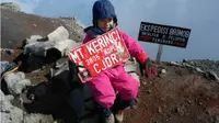 Bocah lima tahun ini telah menaklukkan 5 gunung di Indonesia. (Liputan6.com/JawaPos.com/Andhy Zulfikar)