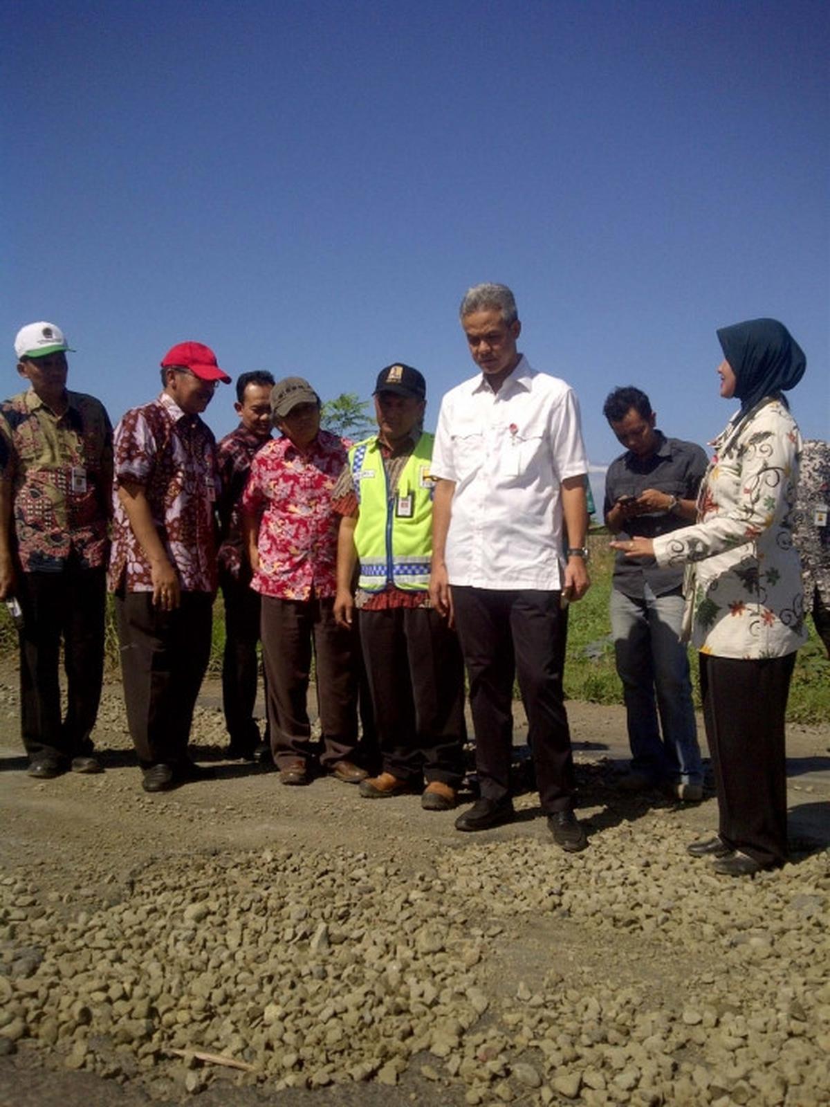 Kemarahan Ganjar temui jalan rusak di lingkar selatan Jateng