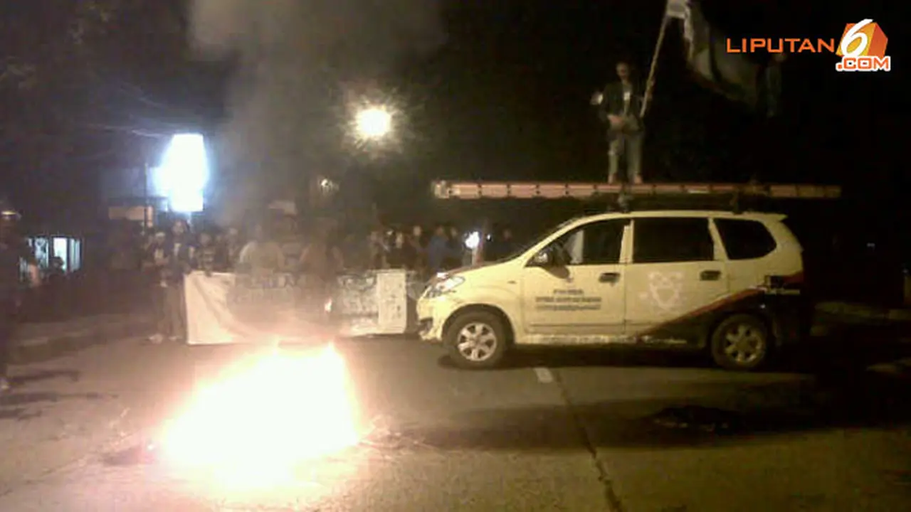 demo-mahasiswa-131210d.jpg