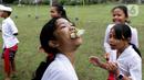 Anak-anak bersemangat mengikuti perlombaan usai mengikuti upacara peringatan detik-detik Proklamasi di halaman Tugu Pahlawan Banjar Penglipuran, Kabupaten Bangli, Bali, Kamis (17/8/2023). (Liputan6.com/Helmi Fithriansyah)