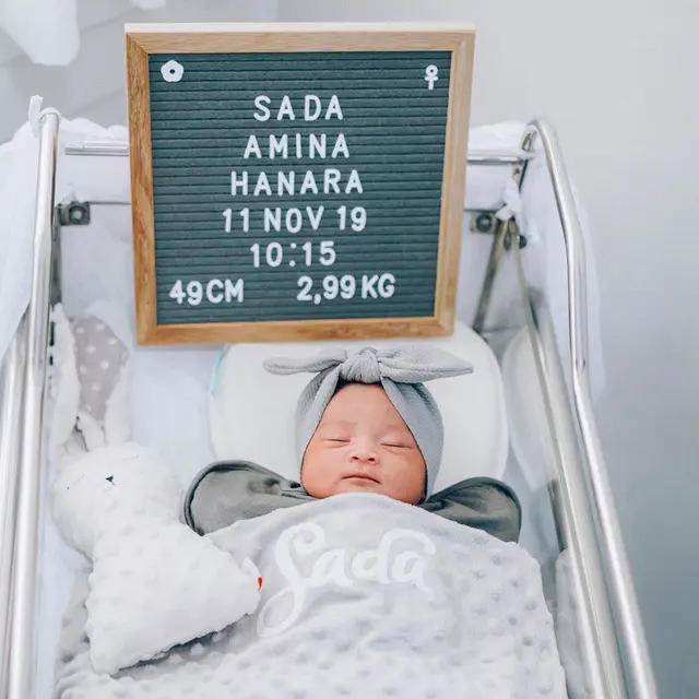 Sudah Berusia 5 Bulan, Ini 6 Potret Terbaru Anak Fitri Tropica