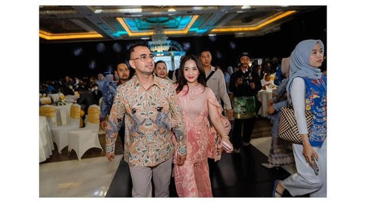 6 Potret Outfit Kondangan Nagita Slavina di Oktober 2025, Gaun hingga Set Brokat