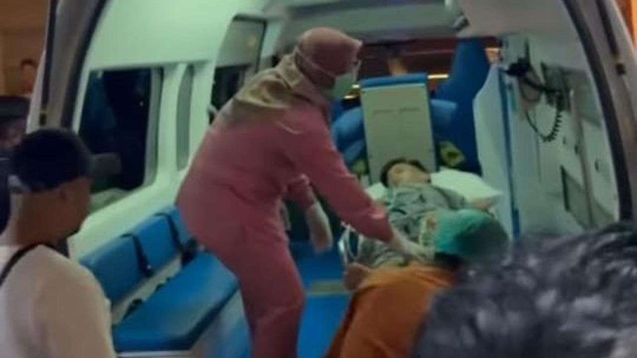 Tak hanya Jordi, sejumlah rekan-rekan seleb Tanah Air pun tampak terkejut melihat kondisi Ruben Onsu.<br>