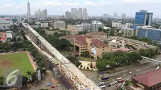 Suasana proyek jalan layang Blok M-Tendean di Jakarta, Rabu (16/11). Porsi belanja infrastruktur yang terus naik membuat pemerintah berencana menggandeng pihak swasta. (Liputan6.com/Angga Yuniar)