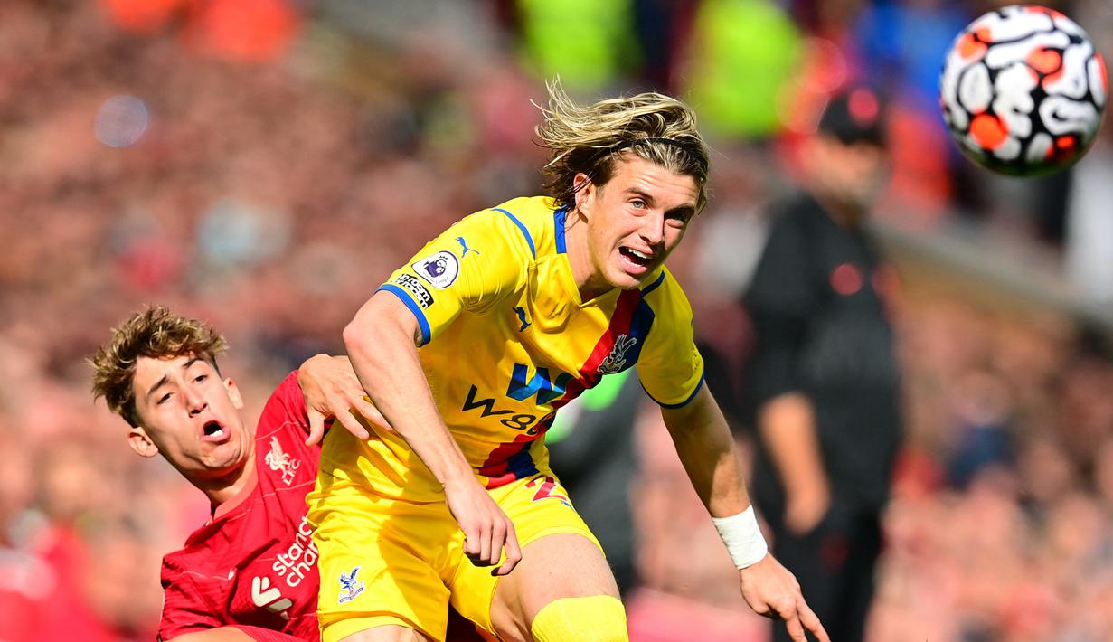 Conor Gallagher. Gelandang Crystal Palace berusia 21 tahun ini dipinjam satu musim dari Chelsea usai dipinjamkan ke West Bromwich Albion dengan opsi dipermanenkan. Ia telah bermain dalam 11 laga bersama The Eagles musim ini di semua ajang dengan mencetak 4 gol dan 2 assist. (AFP/Paul Ellis)