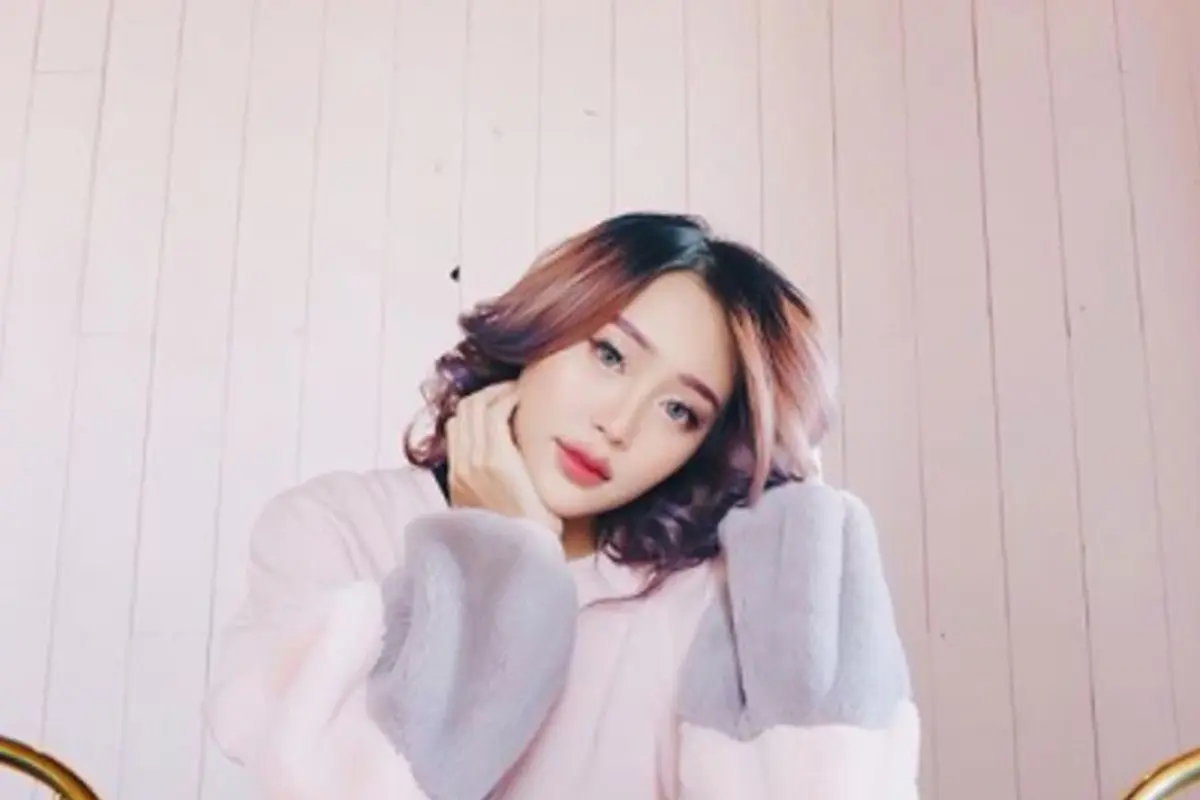 Makeup Dewy Seperti Cewek Korea ala Janine