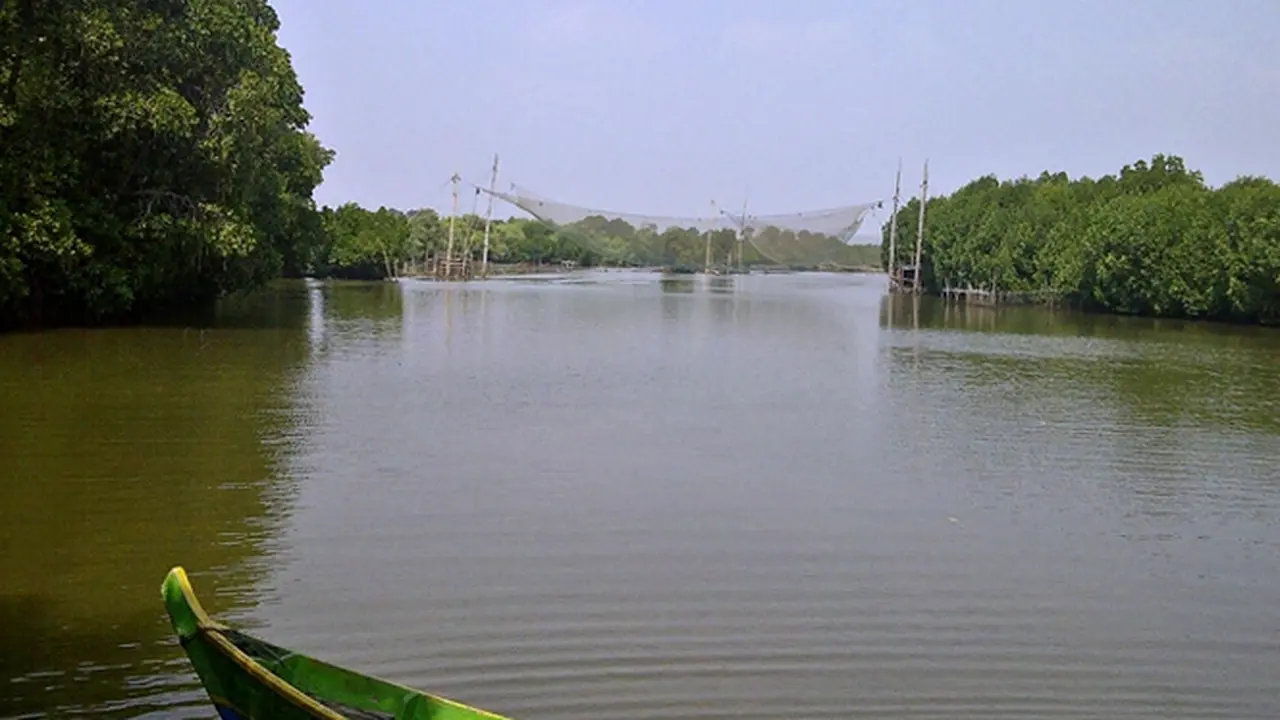 Menyusuri Muara Gembong, Mempererat Persahabatan