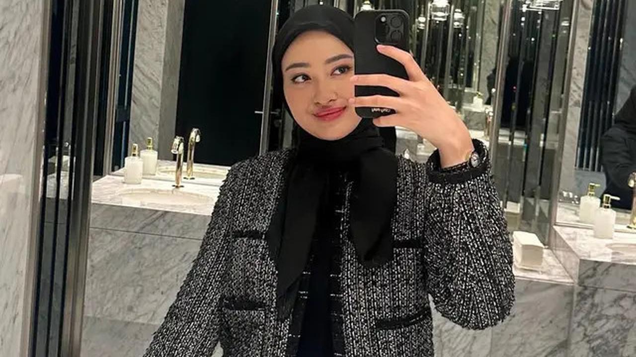 6 Potret Terbaru Puteri Modiyanti Putuskan Berhijab, Mantapkan Hati Sepulang Umroh