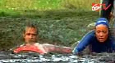 Lomba marathon lumpur atau prutmarathon digelar lagi di Belanda. Sebanyak 350 peserta masuk dan keluar kolam lumpur demi meraih gelar jawara prutmarathon. 